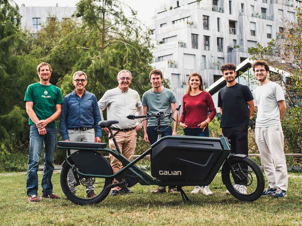 l'équipe de Galian avec le vélo cargo longtail Formidable