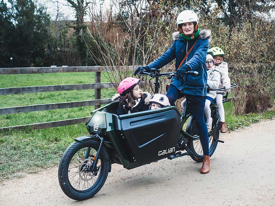 Vélo cargo électrique 4 places : comment le choisir ?